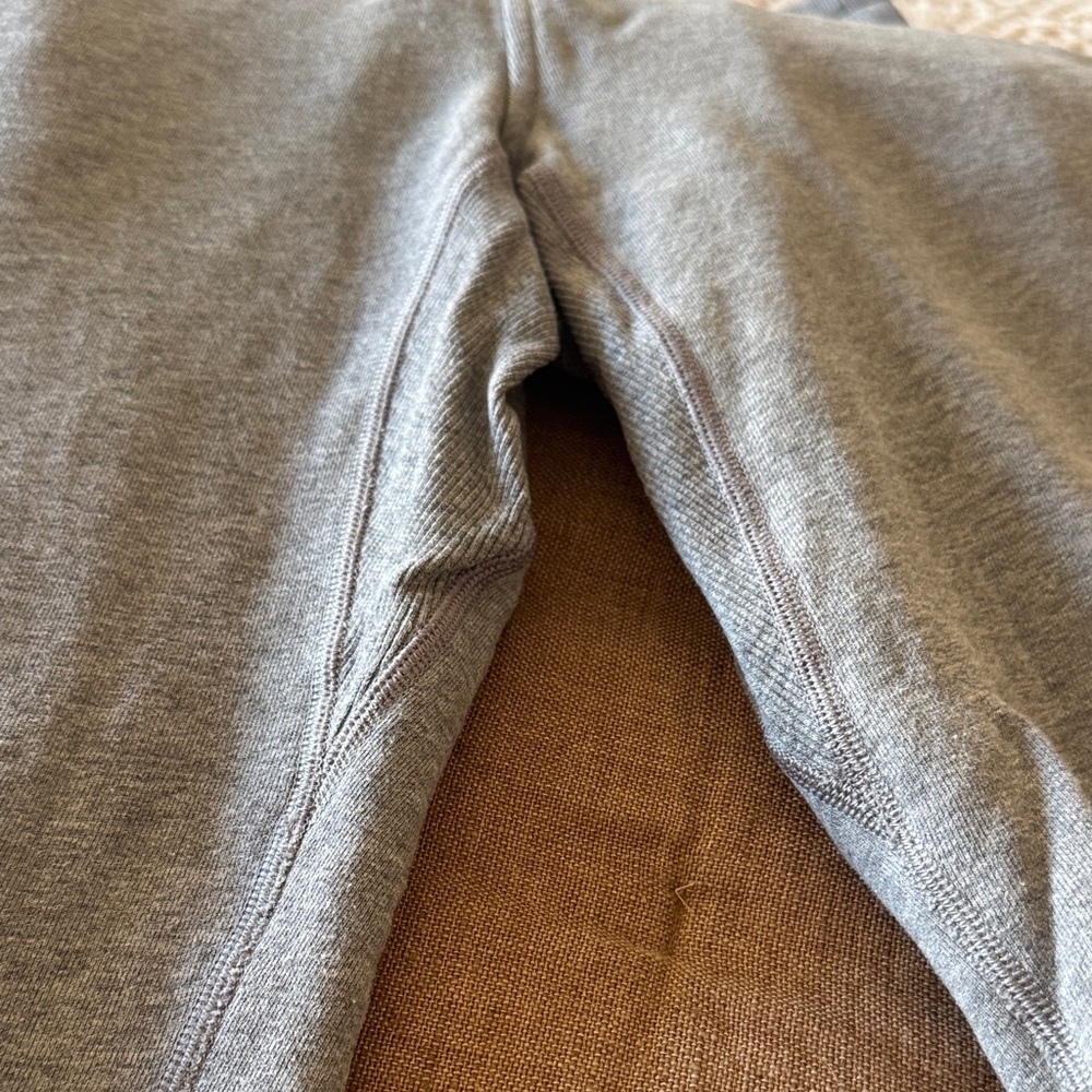 LULULEMON Women’s Gray Cozy Sweatpant Joggers - Comfortable Everyday Bottoms - Picture 5 of 7